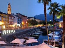 Hafen von Ascona bei Nacht, Fasten nach Buchinger mit Yoga mit Fastenbegleiterin Christiane Munck