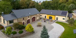 Innenhof des Haus am Picho in der Lausitz, Fasten nach Buchinger mit Fastenleiterin Annette Schön