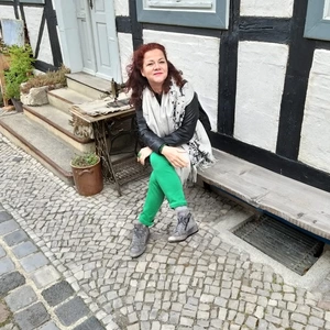 Profilbild von Ines Gnörich-Poschmann sitzend in Quedlinburg