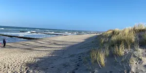 Strand und Wellen an der Ostsee beim Fastenwandern in Prerow mit Fastenbegleiterin Brigitta Balás
