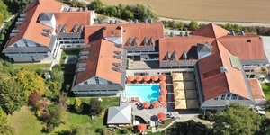 Luftaufnahme von Klinik und Hotel St. Wolfgang, Heilfasten und Wellness im Hotel