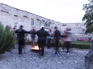 Fasten und Tanzen um das Feuer -  Kloster Pernegg © Andrea Löw