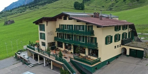 Hotel Arlberg Stuben in Stuben am Arlberg aus der Vogelperspektive, Buchinger- und Basenfasten